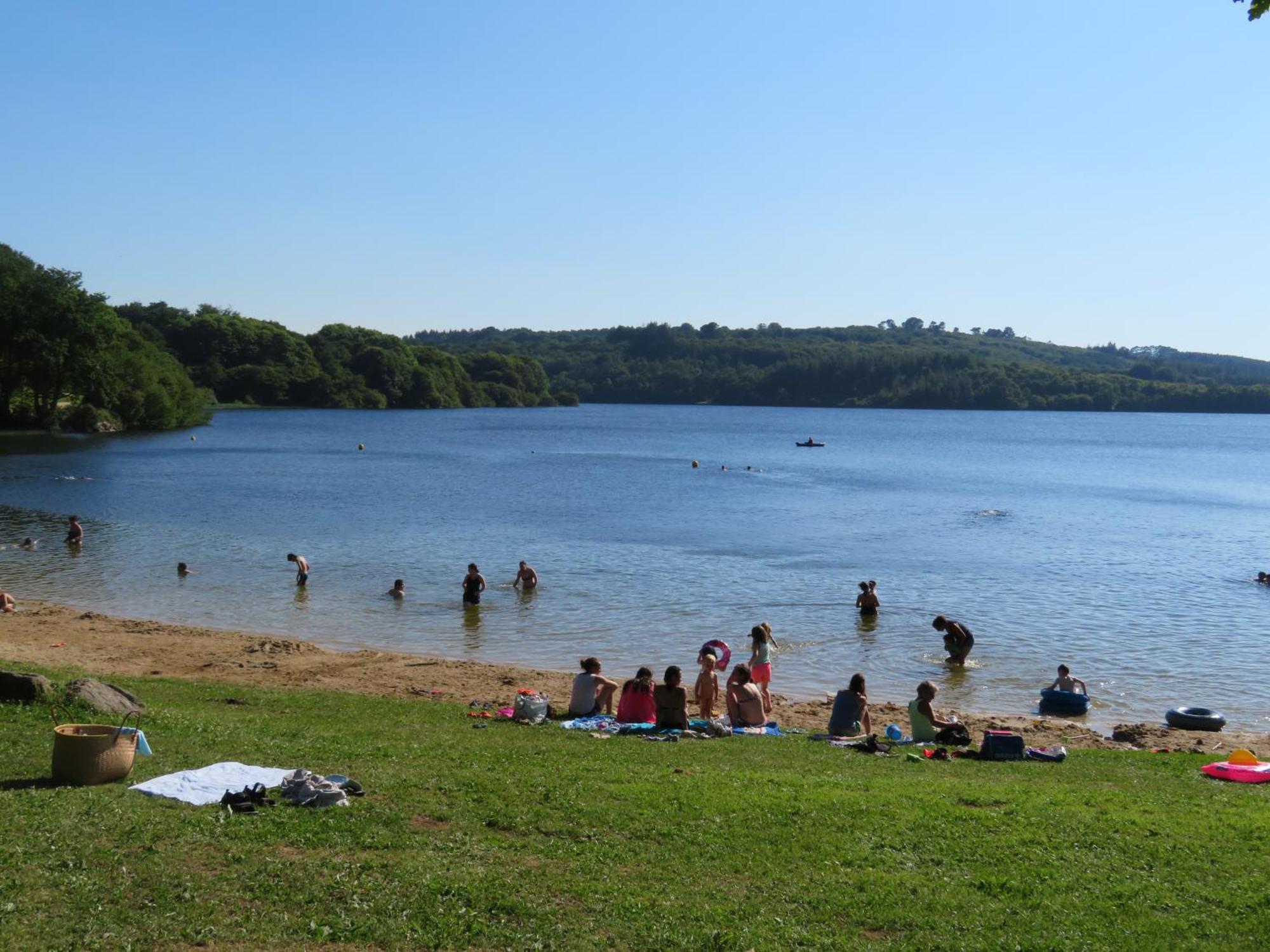 Camping Au Lac Du Drennec Glamping Tent Commana Exterior foto